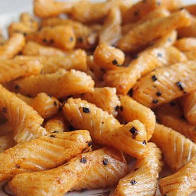 Купить Закуски 7.5KG зерна закусок шутихи риса морской водоросли в оптовом низко- сале online manufacture