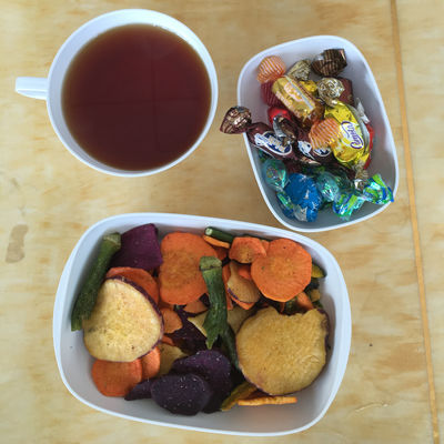 Хорошая цена Здоровая еда хрустящие высушенные фрукты и овощи смешали закуски зажарила сладкие картофельные чипсы онлайн