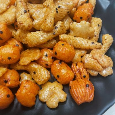 Хорошая цена Японские импортированные шутихи риса закуски соленые очень вкусные случайные онлайн