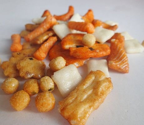 Хорошая цена Еда шутих риса оптовых закусок зерна здоровая смешивает закуску шутихи риса онлайн