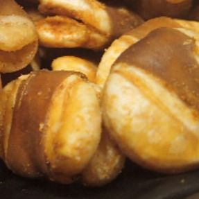 Хорошая цена Chili хрустящих корочек фасолей Вьетнама хрустящий зажаренный в духовке Fava низко- жирный подпоясал онлайн