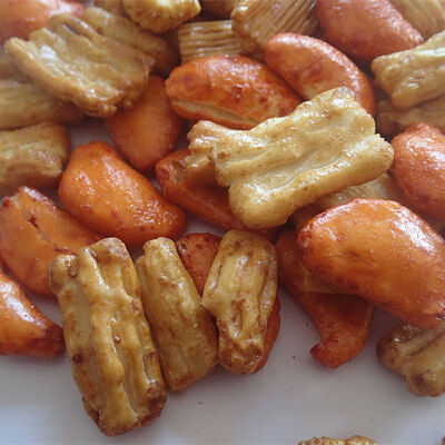 Хорошая цена От 6 до 12 месяцев Срок годности Рисовые крекеры Перекусы Пикантный аромат Пшеница Allergeninfo Идеально подходит для розничной упаковки и распространения онлайн