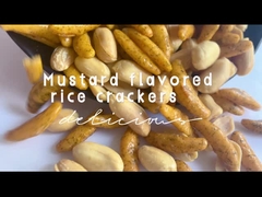 Шутиха риса морской водоросли Wasabi закусок зерна серповидных шутих риса формы японская сопенная